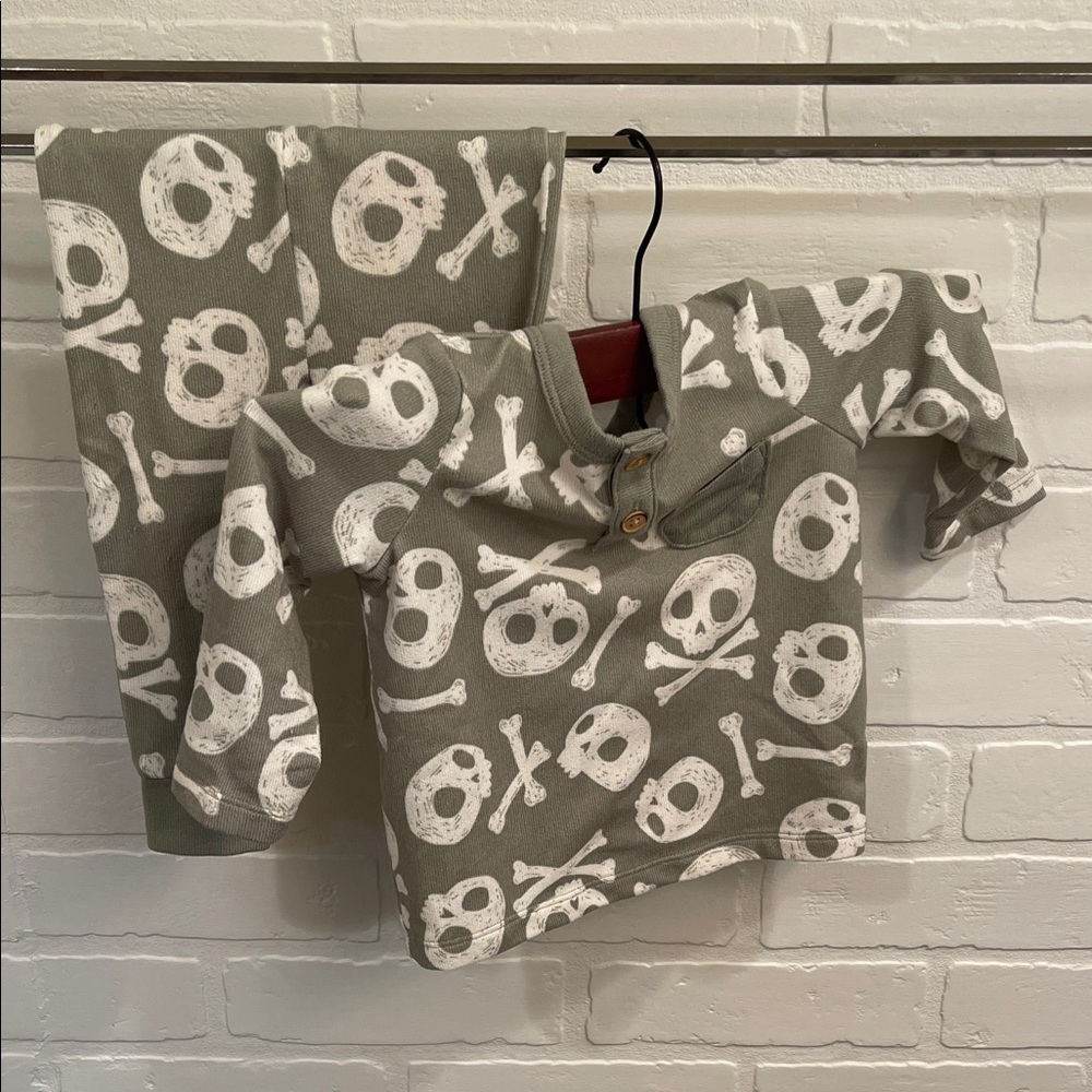 Green Skull and Crossbones Set